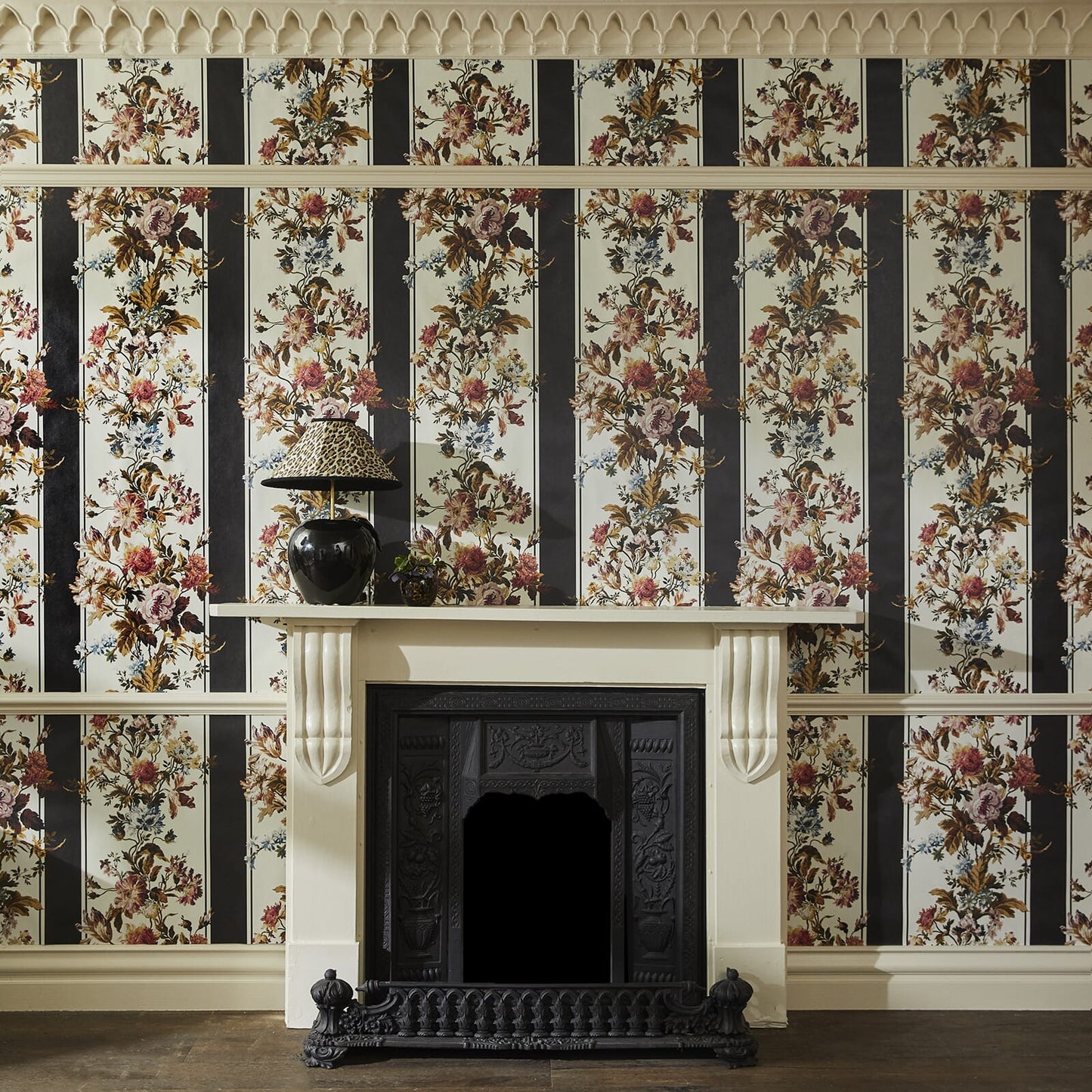 Rosetta Garland Wallpaper - Noir - House of Hackney - 1 - WA - ROG - DI - NOI - XXX - Premier Wallcovering