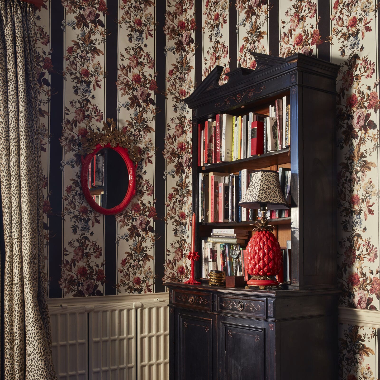 Rosetta Garland Wallpaper - Noir - House of Hackney - 1 - WA - ROG - DI - NOI - XXX - Premier Wallcovering