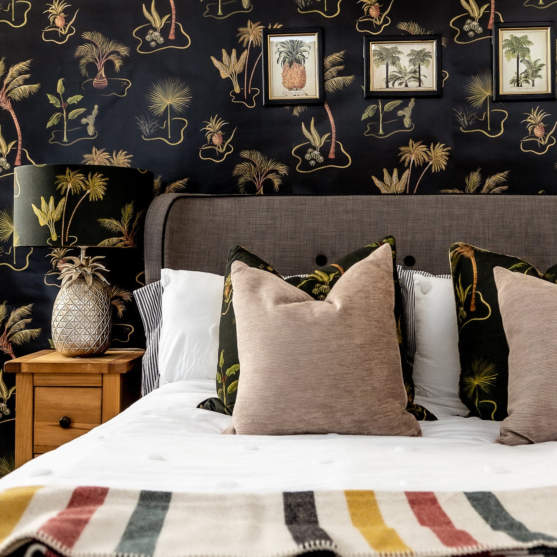 Solitude Wallpaper - Charcoal-Black - Wear The Walls - SOCB894152 - Premier Wallcovering