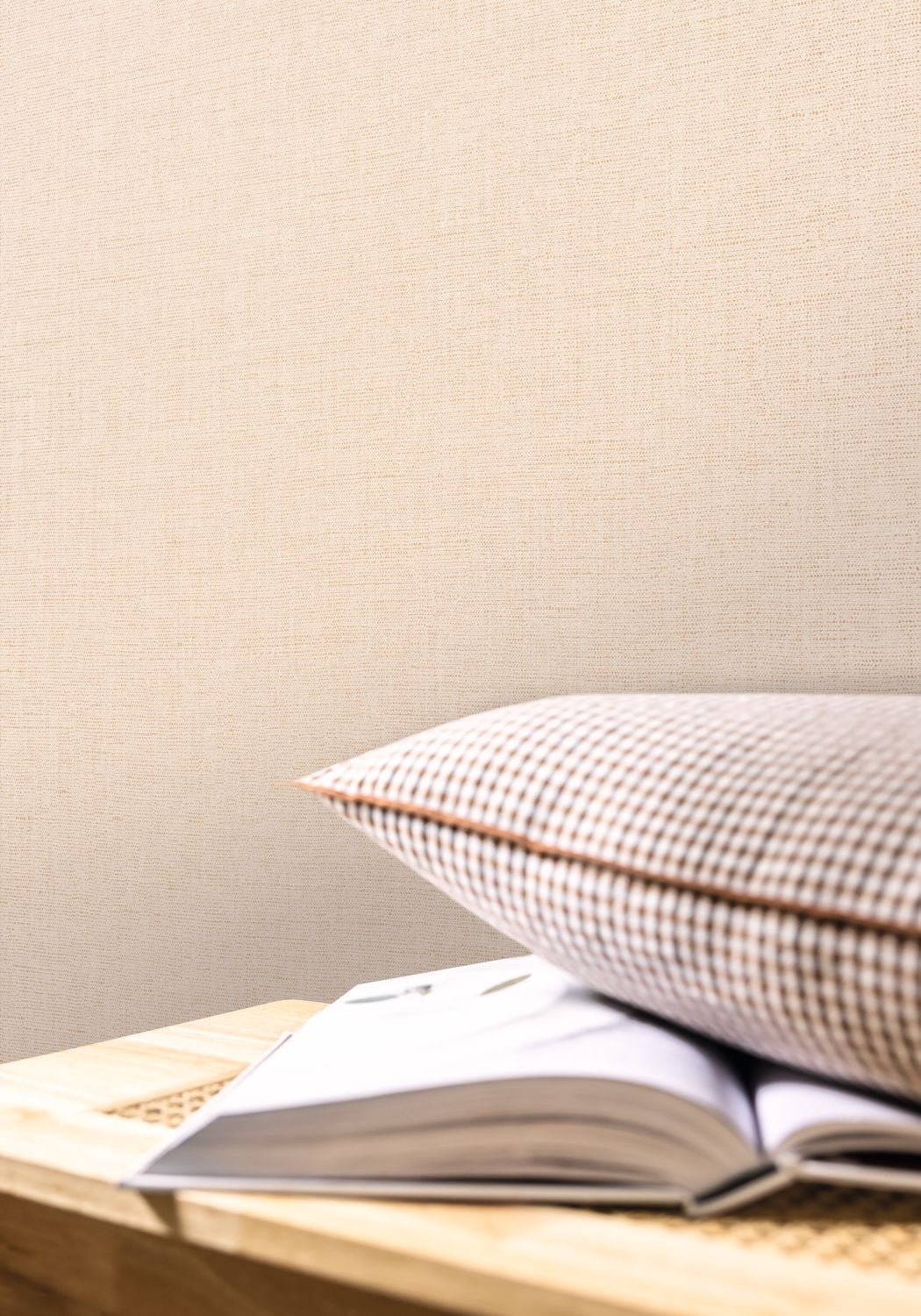 Uni Metallise/irise Wallpaper - Beige - Caselio - 103231023 - Premier Wallcovering