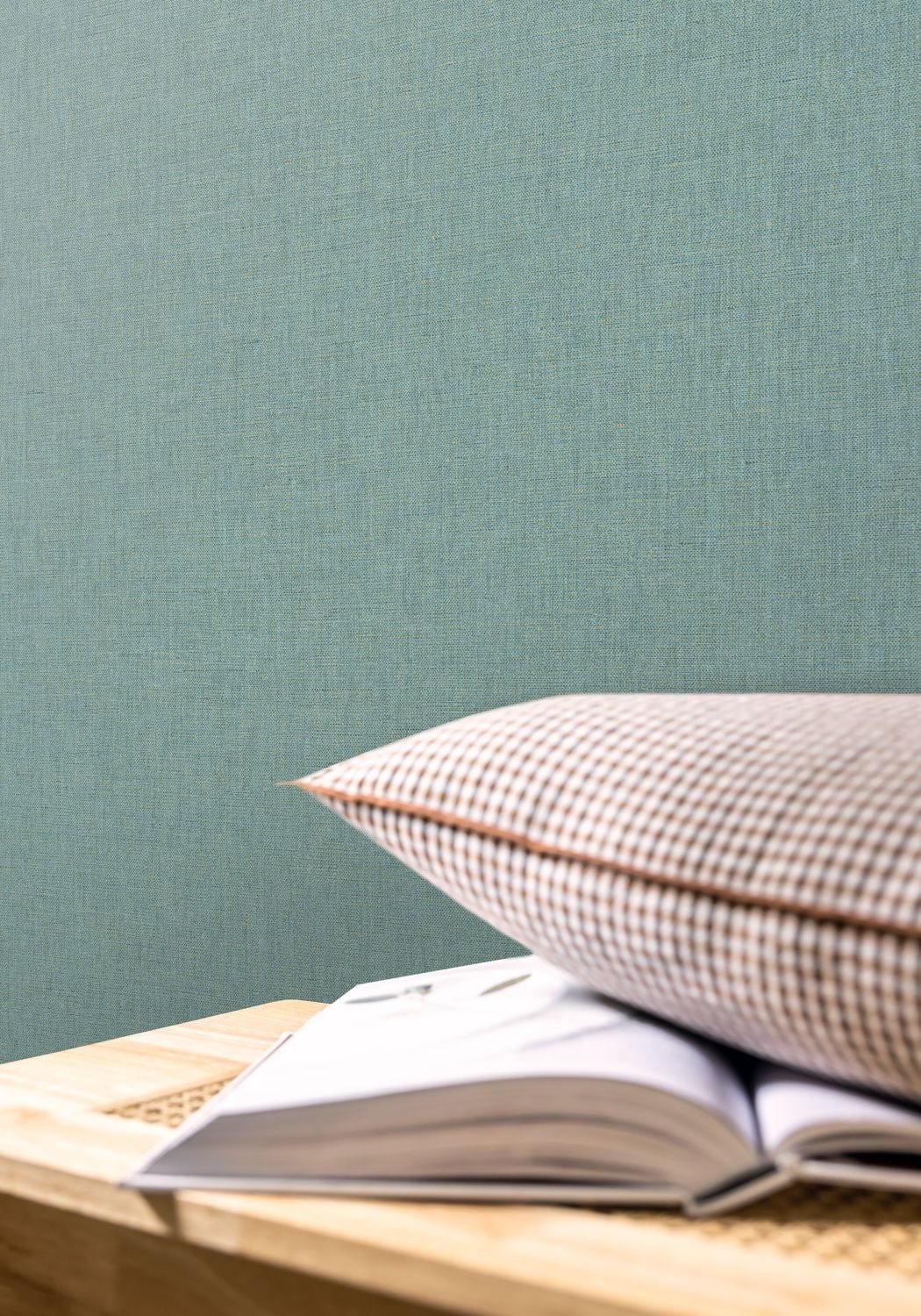 Uni Metallise/irise Wallpaper - Vert D'eau - Caselio - 103237120 - Premier Wallcovering