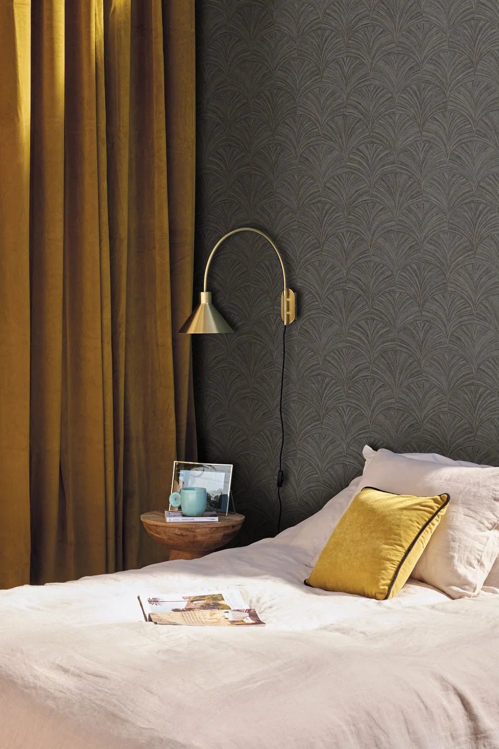 Vibration Wallpaper - Noir or - Caselio - 107039135 - Premier Wallcovering